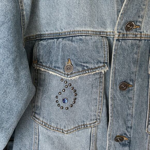 BDG Urban Outfitters Studded Relaxed Fit Denim Trucker Jacket Unisex XL NEW - Picture 5 of 11